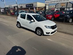 2014/14 Dacia Sandero 1.5 dCi Laureate 5dr h/b full