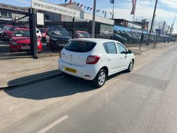 2014/14 Dacia Sandero 1.5 dCi Laureate 5dr h/b full