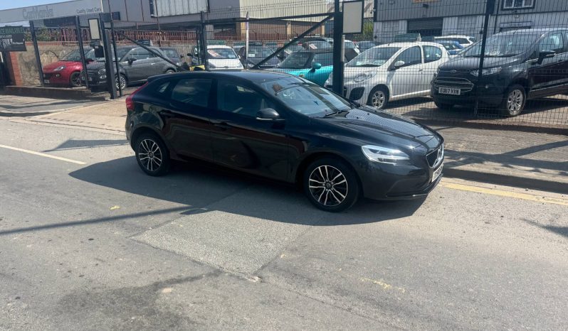 2018/68 Volvo V40 T2 [122] Momentum Nav Plus 5dr h/b full