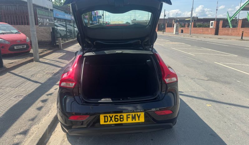 2018/68 Volvo V40 T2 [122] Momentum Nav Plus 5dr h/b full