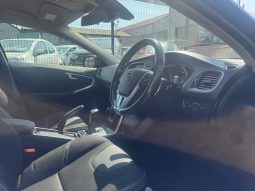 2018/68 Volvo V40 T2 [122] Momentum Nav Plus 5dr h/b full