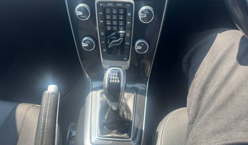 2018/68 Volvo V40 T2 [122] Momentum Nav Plus 5dr h/b full