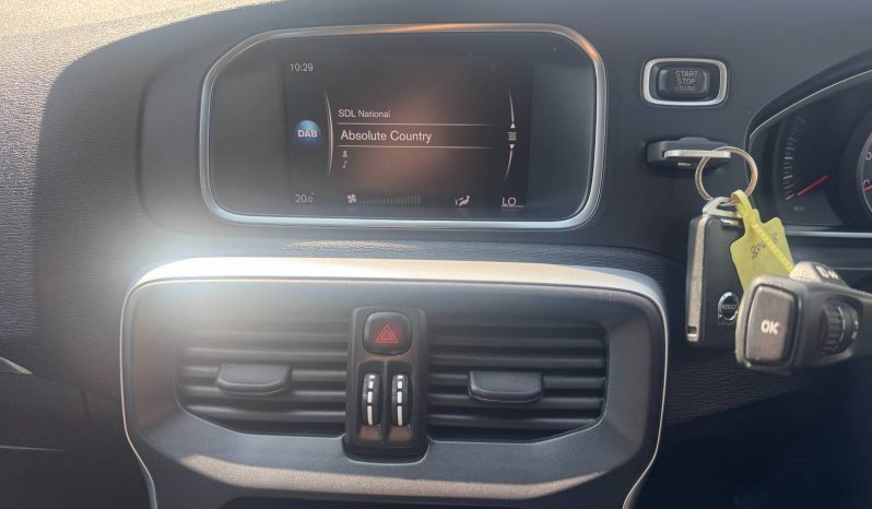 2018/68 Volvo V40 T2 [122] Momentum Nav Plus 5dr h/b full