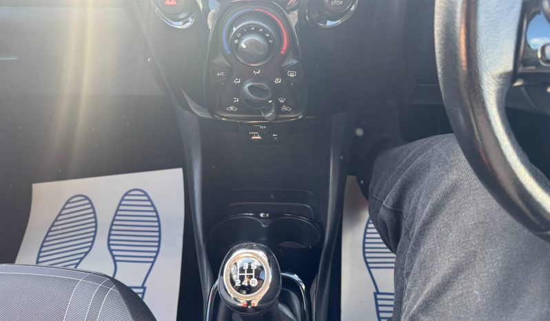 2016/66 Peugeot 108 1.2 PureTech Allure 5dr h/b full