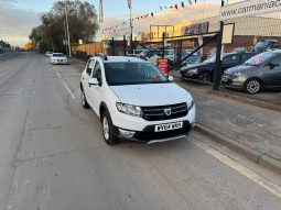 2014/64 Dacia Sandero Stepway 1.5 dCi Laureate 5dr SUV full