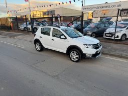 2014/64 Dacia Sandero Stepway 1.5 dCi Laureate 5dr SUV full