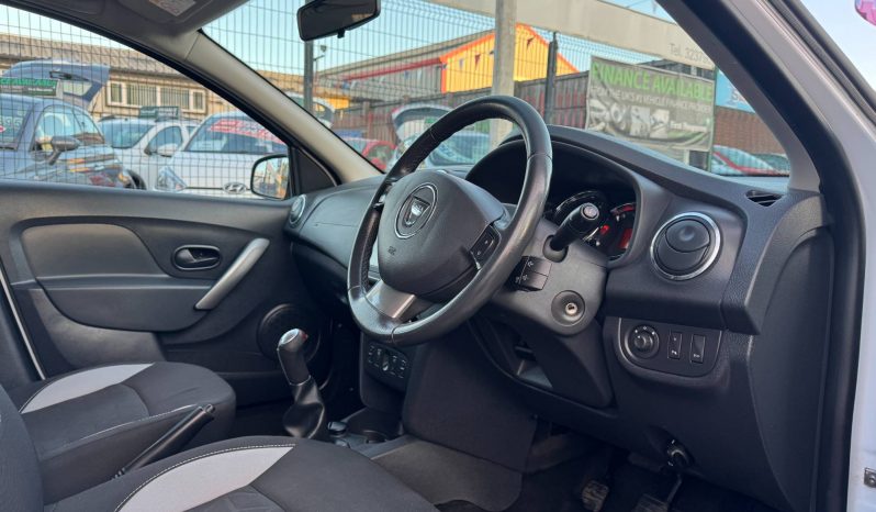2014/64 Dacia Sandero Stepway 1.5 dCi Laureate 5dr SUV full