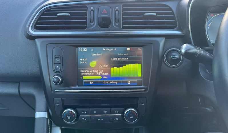 2015/65 Renault Kadjar 1.5 dCi Signature NAV 5dr SUV full