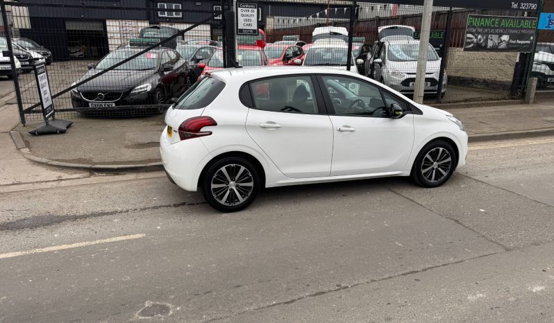 2016/66 Peugeot 208 1.2 PureTech Active Design Lime 5dr h/b full