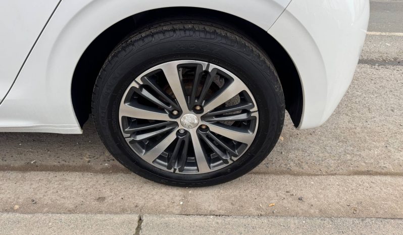 2016/66 Peugeot 208 1.2 PureTech Active Design Lime 5dr h/b full