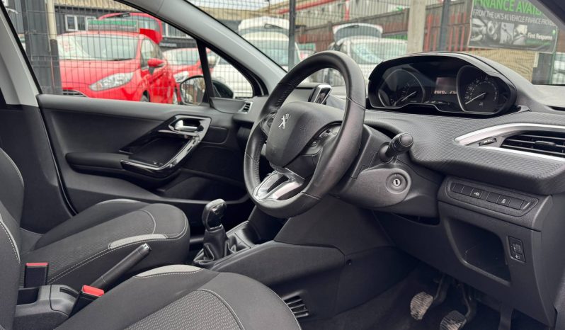 2016/66 Peugeot 208 1.2 PureTech Active Design Lime 5dr h/b full