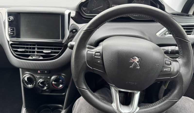 2016/66 Peugeot 208 1.2 PureTech Active Design Lime 5dr h/b full