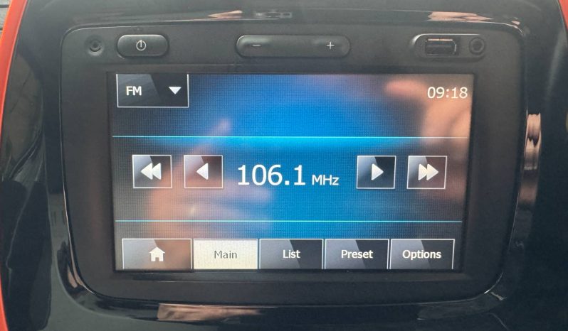 2013/63 Renault Captur 1.5 dCi (90) Dynamique MediaNav Energy 5dr SUV full